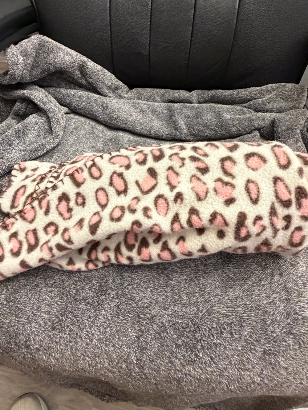 Kids Plush Leopard Print throw - Pink and Cream